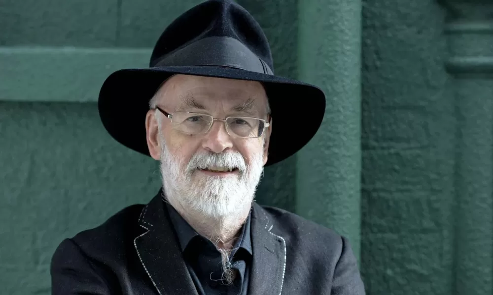 Artline Photo Terry Pratchett Светът на Диска от Тери Пратчет се завръща с нови издания
