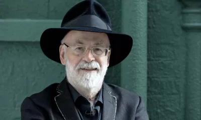 Artline Photo Terry Pratchett 2 Вещиците на Тери Пратчет долитат в новите издания на „Светът на Диска“