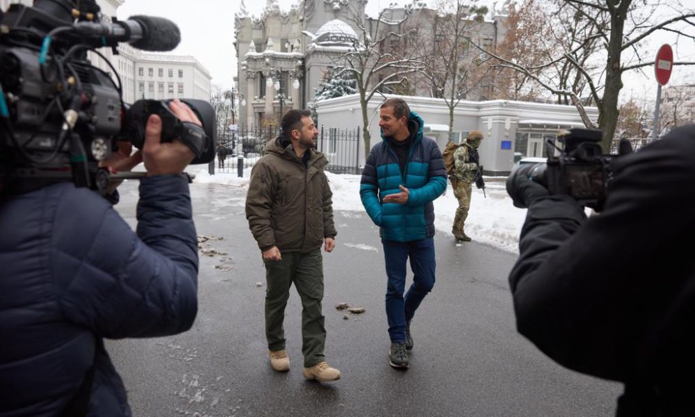 D·D¾D½D° D‘DµNSNE D 641a0a9d52884 Военна зона: Беър Грилс се среща с президента Зеленски – телевизионна премиера по Discovery