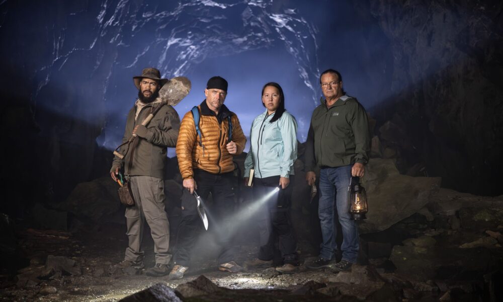 Viasat History Dead Man Curse CAVE POSTER clean Изгубеното испанско злато, Конкистадорите и военни истории по VIASAT HISTORY