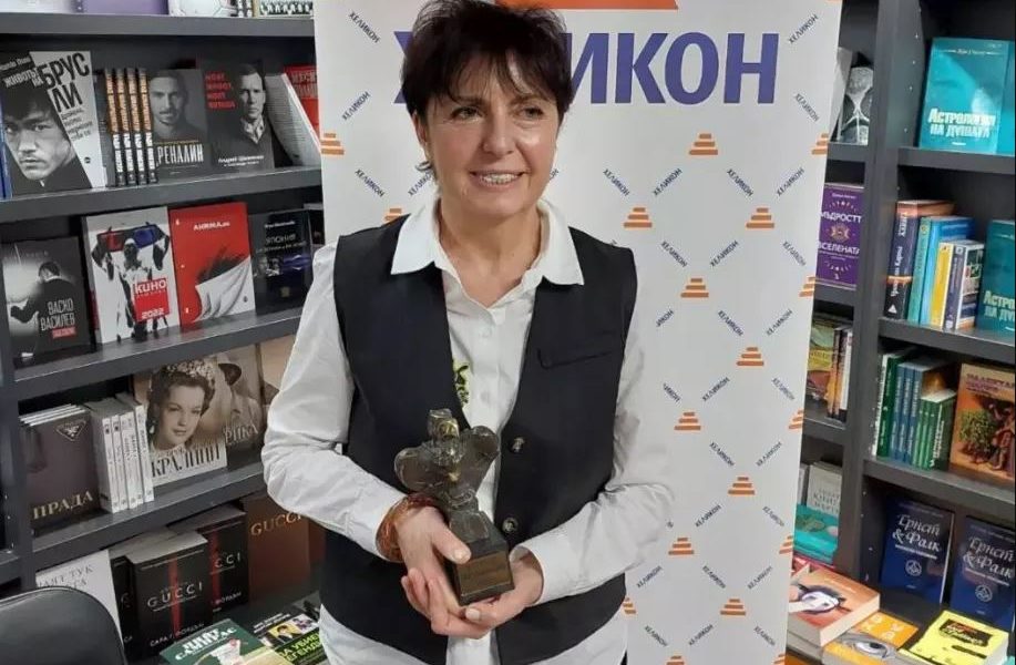 Теодора Димова награда Хеликон снимка „Не ви познавам“ от Теодора Димова стана носител на „Орлето на Хеликон“