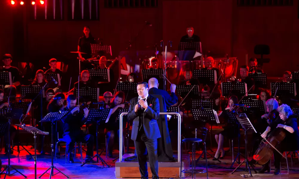 Vassil Petrov Vratsa philharmonie Васил Петров отбелязва 30 години в музиката с турне Best of