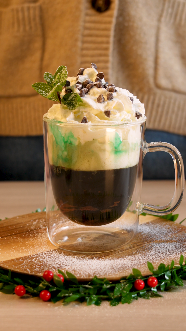 Caffe menta ciocc1 Насладете се на празничния сезон с тематични рецепти за кафе от Lavazza