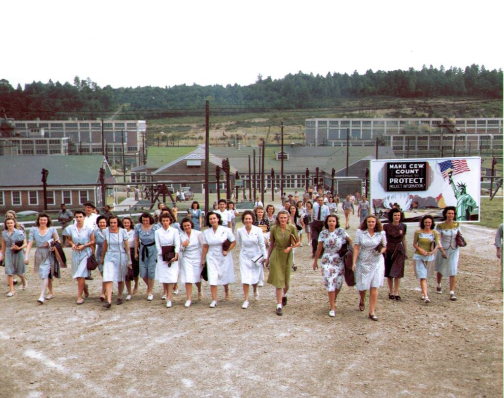 Viasat HISTORY The Manhattan Project WI MIC OAK RIDGE DAILY LIFE Гробниците на египетските жрици, Хирошима и Проектът Манхатън по VIASAT HISTORY