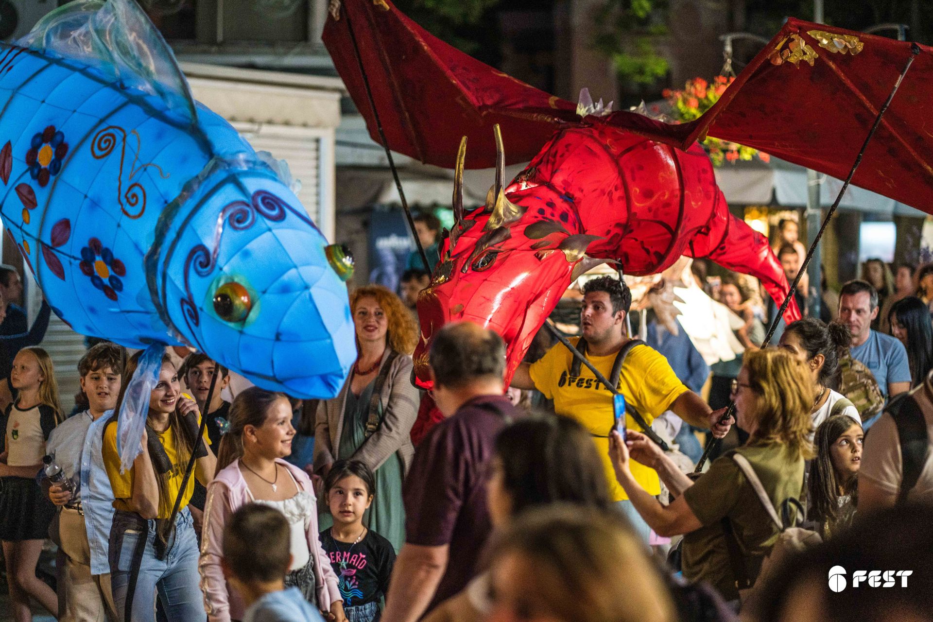6fest parad 1 „Големите марионетки на Puppets Occupy Street“ в София за първи път