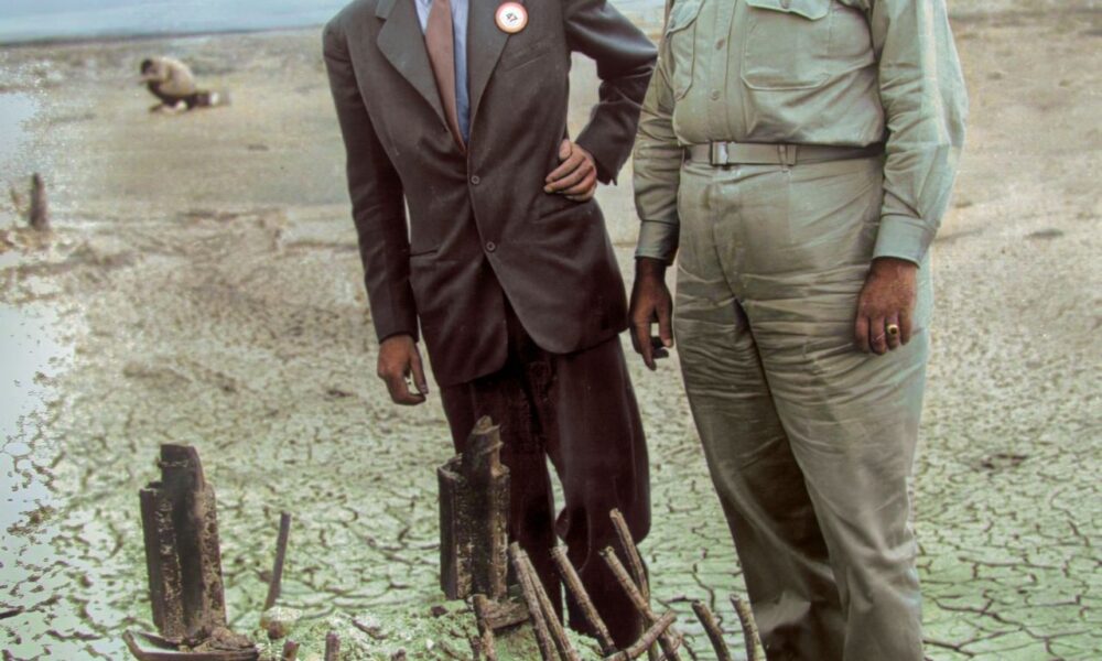 Viasat HISTORY The Manhattan Project Oppenheimer and Groves at Ground Zero Човешки истории в „Проектът Манхатън: В цветове“