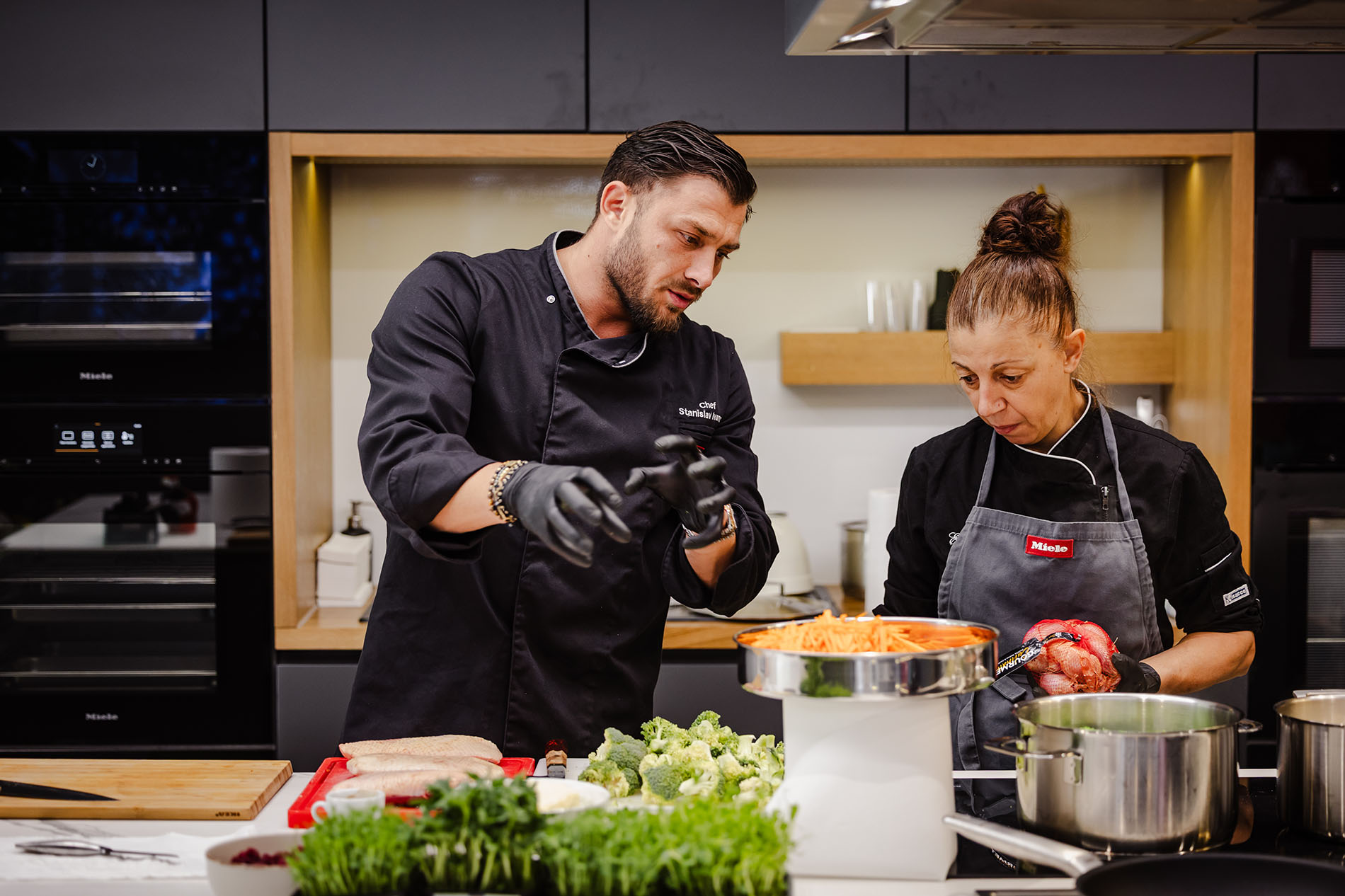 2 Шеф Станислав Иванов събра над 250 гости на Ден на отворените врати в Miele