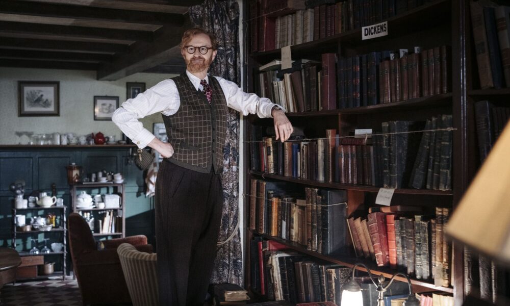 Epic Drama Bookish S01E06 copyright UKTV Toon Aerts Epic Drama представя Книжарят