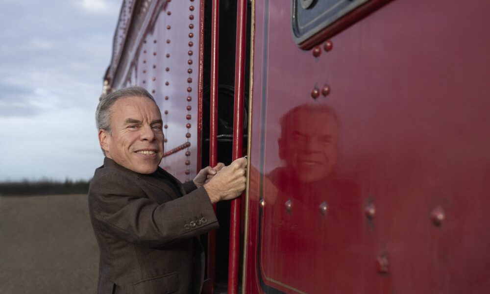 warwick davis 68b9367ed188d Уоруик Дейвис се завръща в Хогуортс в HBO Original сериала „Хари Потър“