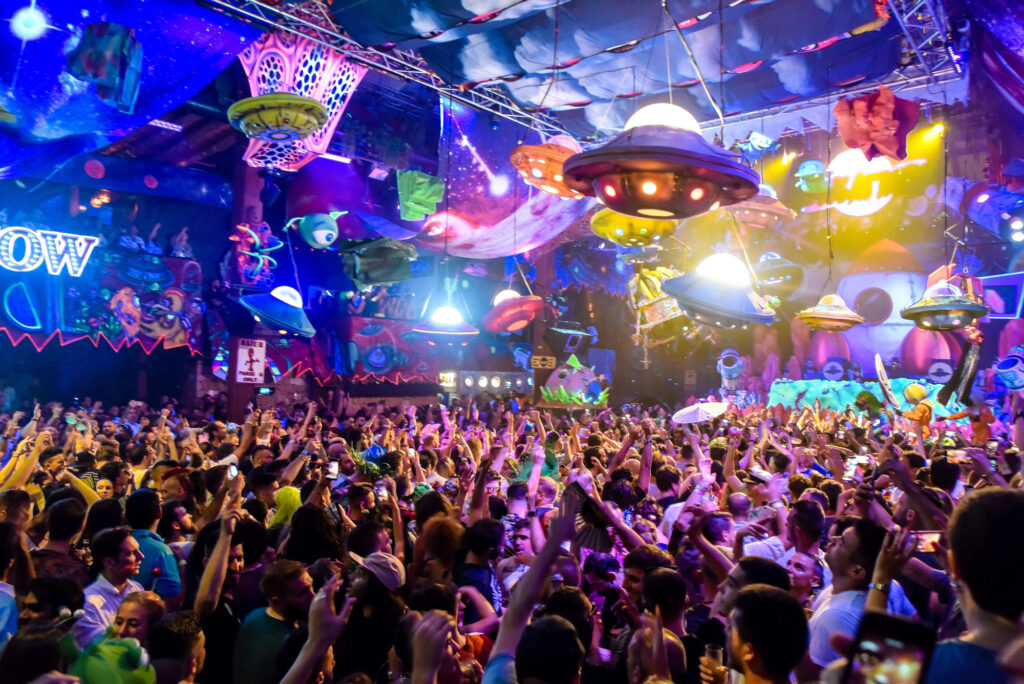 rowsattacks 11 Elrow се завръща в София с извънземния парти-карнавал RowsAttacks