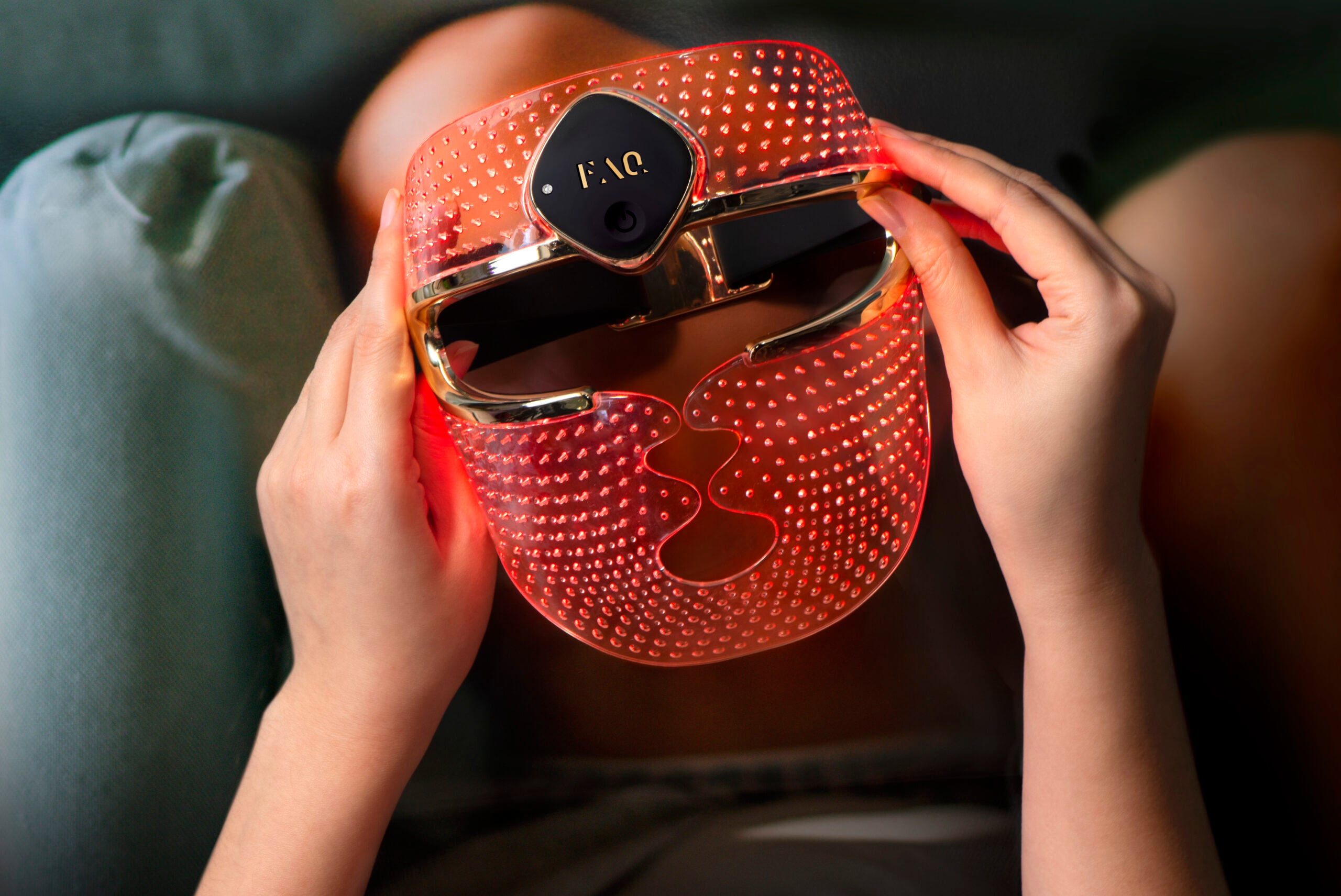 3. faq 202 led mask product scaled Грижата против стареене вече започва на 25