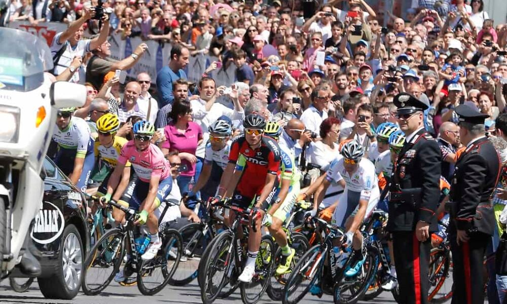 bettiniphoto fans 69fd90589fcce Какво трябва да знаете, ако искате да гледате Giro d`Italia на място