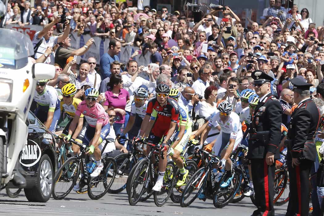 bettiniphoto fans 69fd90589fcce Какво трябва да знаете, ако искате да гледате Giro d`Italia на място