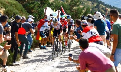 gettyimages vuelta 1 6a84b381633fd Warner Bros. Discovery затваря историческия сезон по шосейно колоездене с пряко предаване от Вуелта А Еспаня