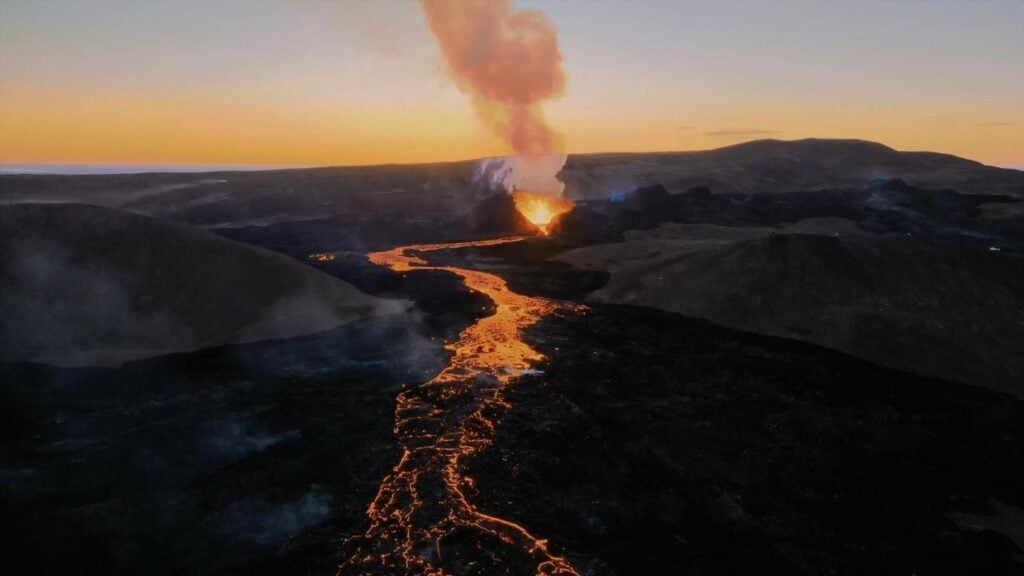 image 33 Viasat Nature запалва сезона на вулканите
