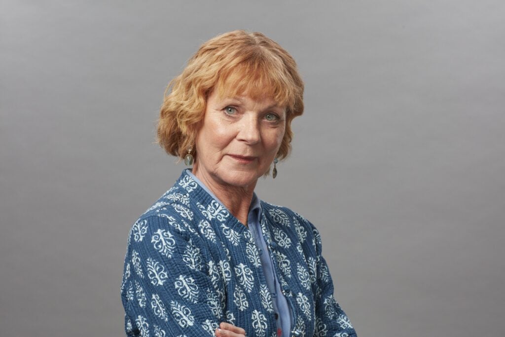 uktv tmmc s2 gallery samantha bond 0032 Мистериите на Марлоу: Саманта Бонд за убийствата, приятелството и смелостта да живееш