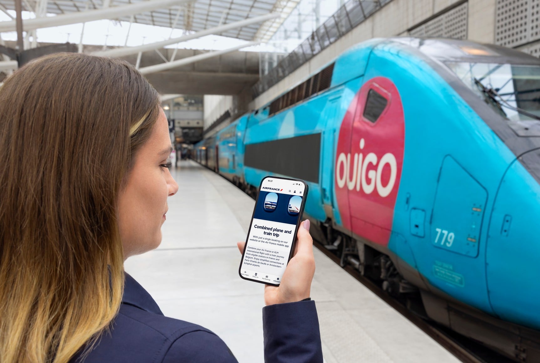 Влак OUIGO на гара, свързана с услугата „Train + Air“ на Air France