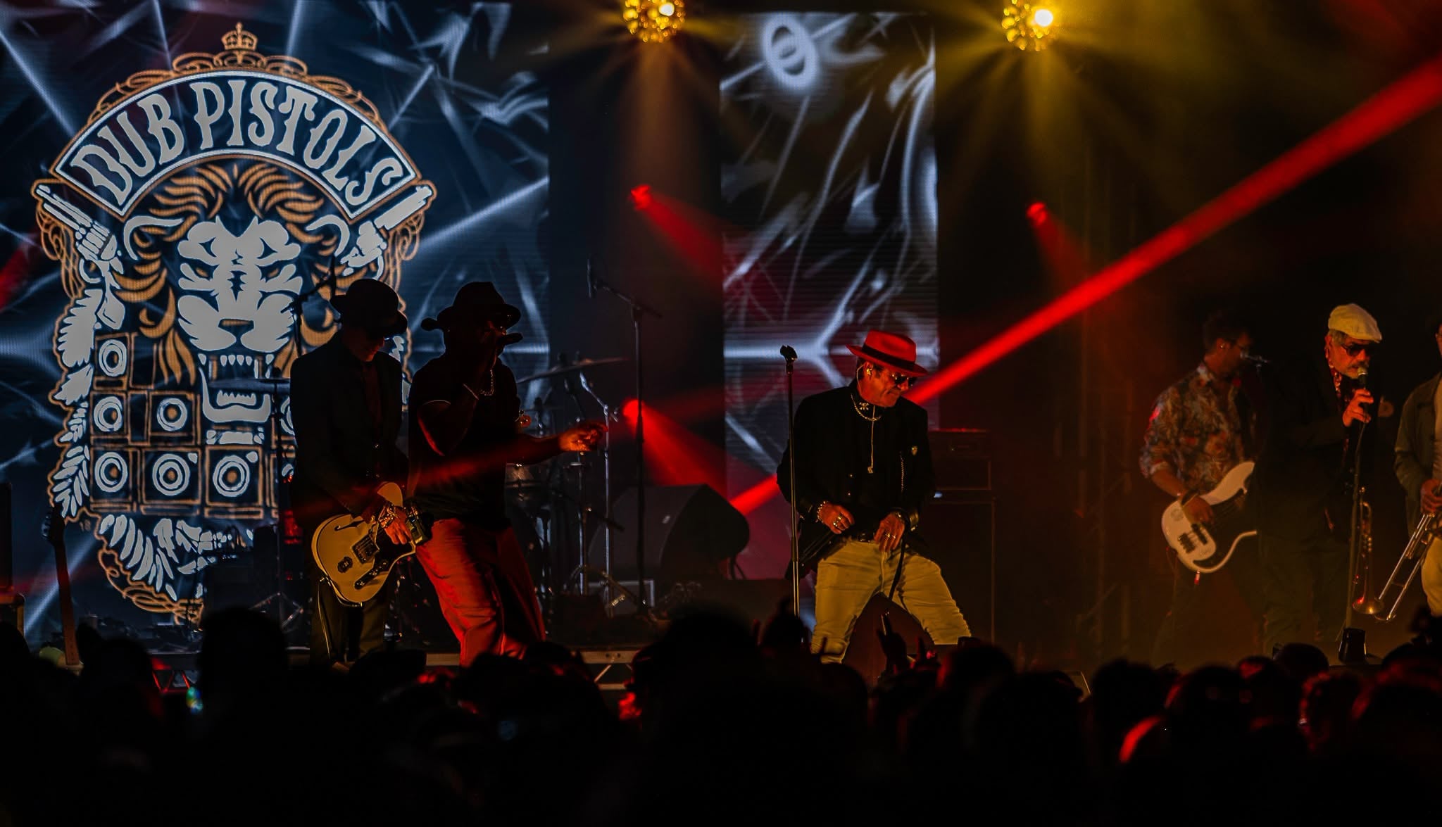 Dub Pistols на сцена