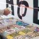 Участници предават пластмаса на „Книги за смет“