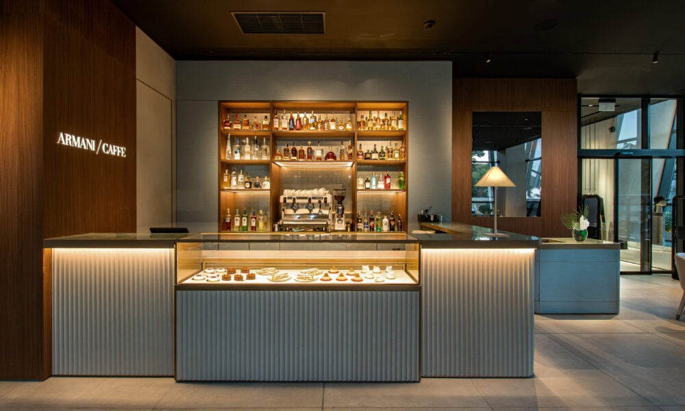 Интериорът на първото Armani/Caffè в България в Central Park Burgas
