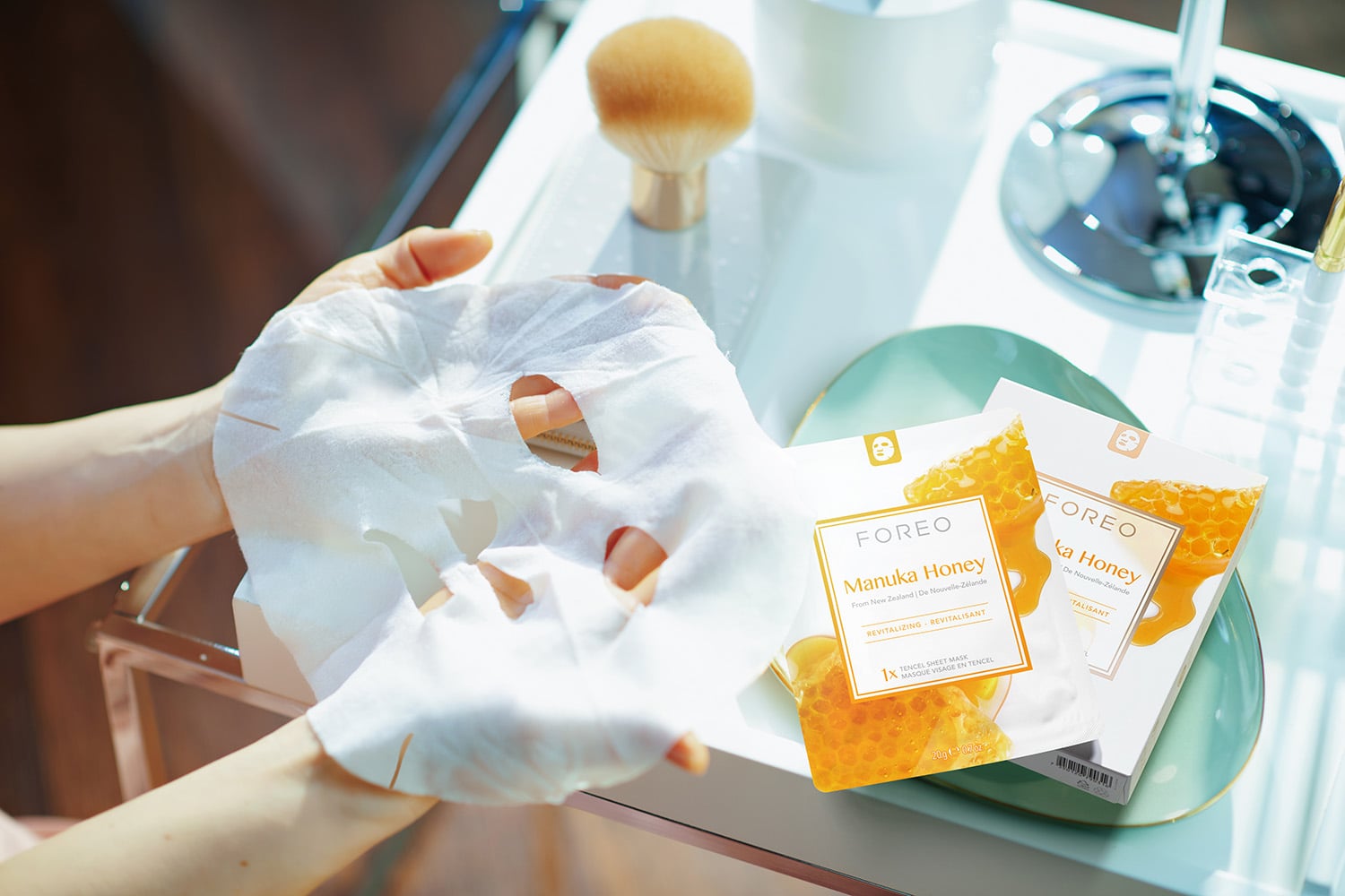 FOREO: как LUNA Buttercloud и UFO 3 LED пазят кожата наесен 127 Козметична маска Manuka Honey на FOREO