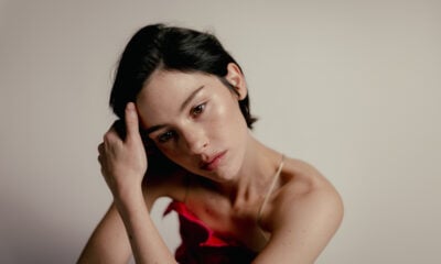 Gracie Abrams на промо снимка за „Daughter from Hell“