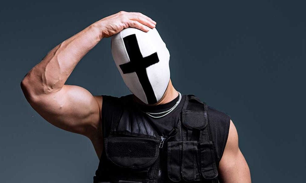 Немският DJ Holy Priest с характерната си маска
