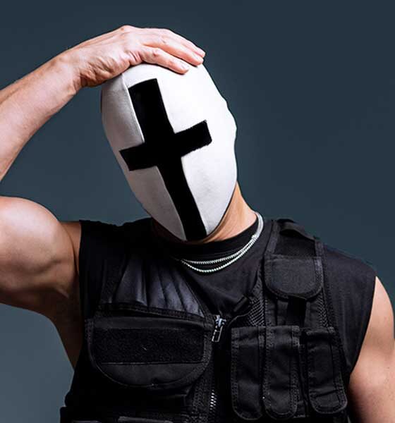 Немският DJ Holy Priest с характерната си маска