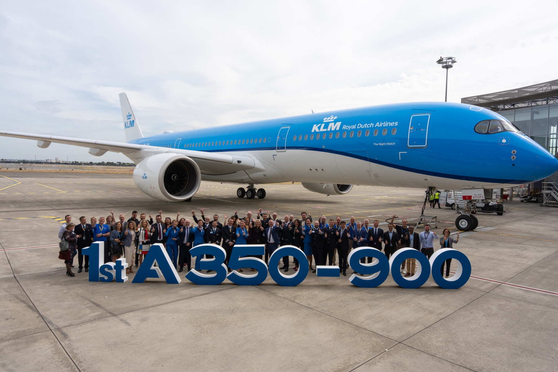 Първият Airbus A350-900 на KLM на летище „Схипхол“