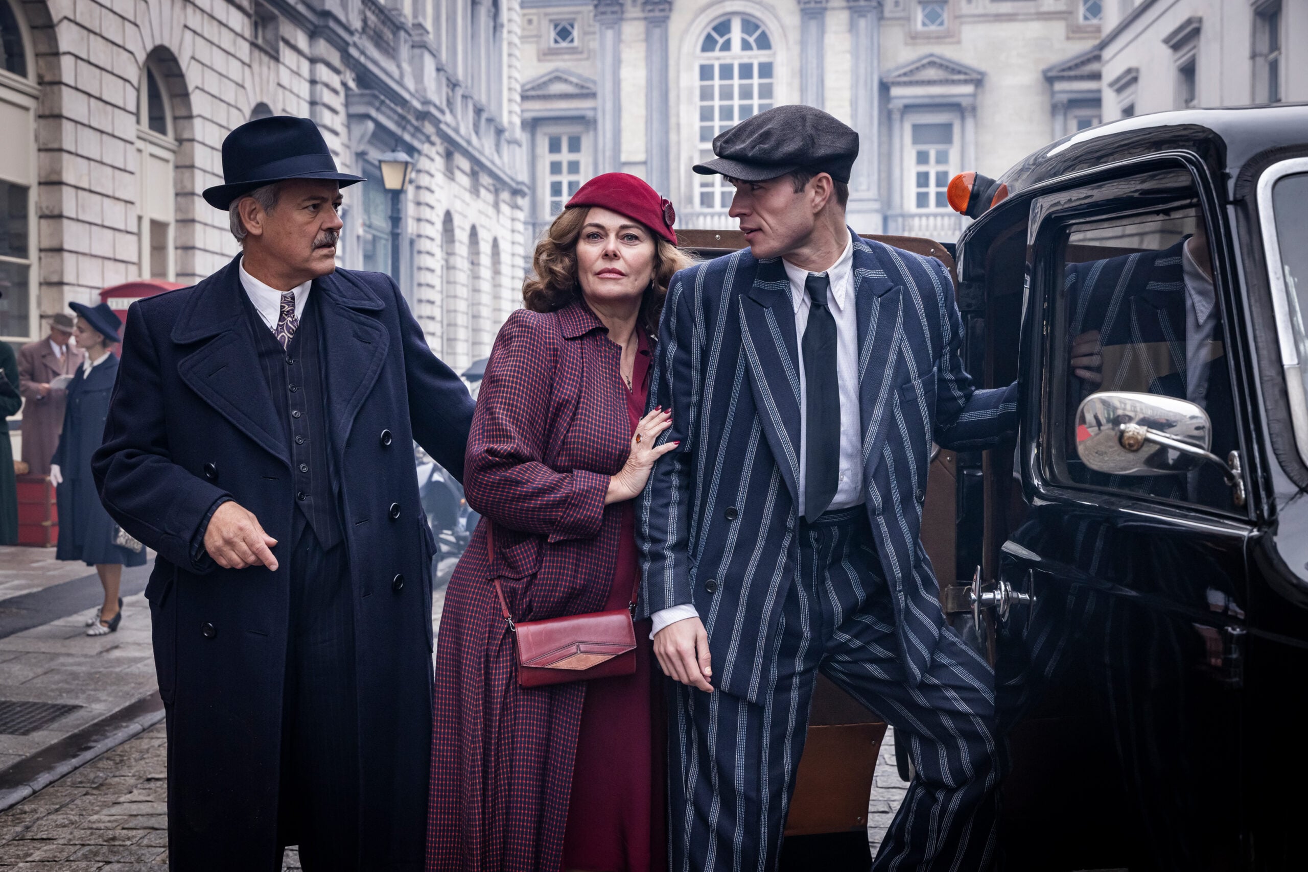 „Книжарят“ и още четирима детективи по Viasat Epic Drama 137 Кадър от втория сезон на сериала „Книжарят“ (Bookish)