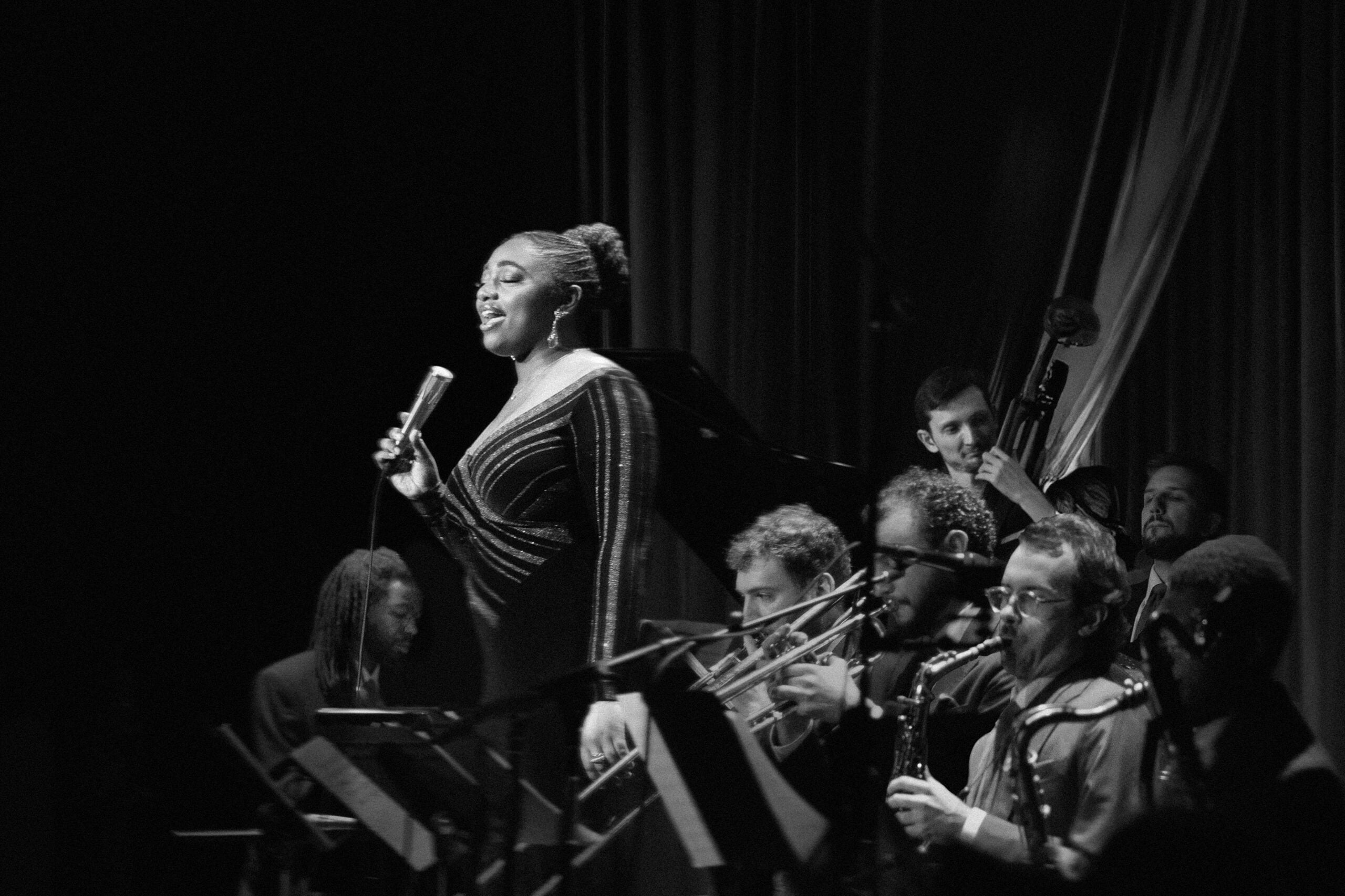 Samara Joy на сцената в Blue Note Los Angeles