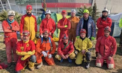 Доброволци от Националната асоциация на доброволците по време на акция